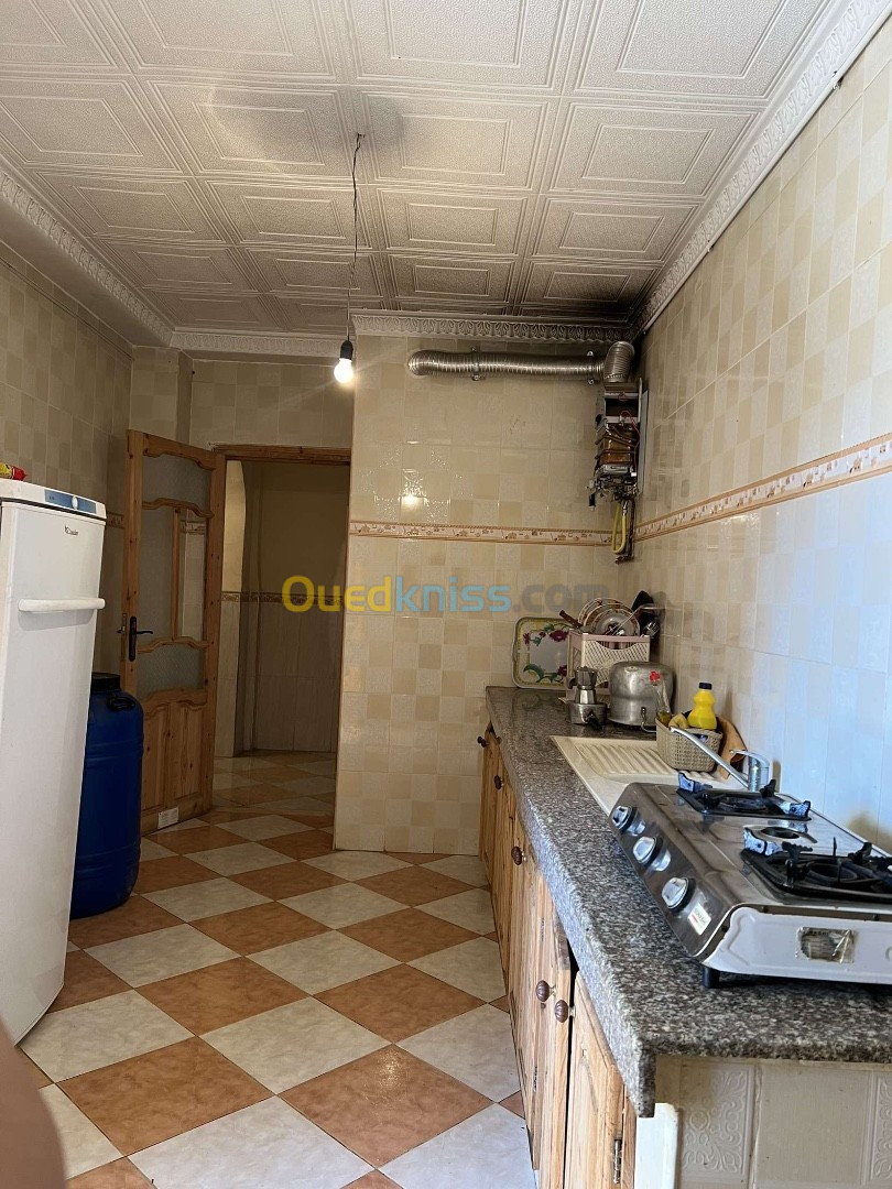 Location Appartement F4 Chlef Tenes