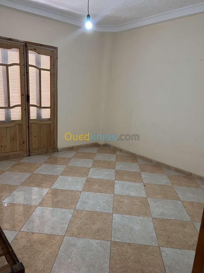 Location Appartement F4 Chlef Tenes