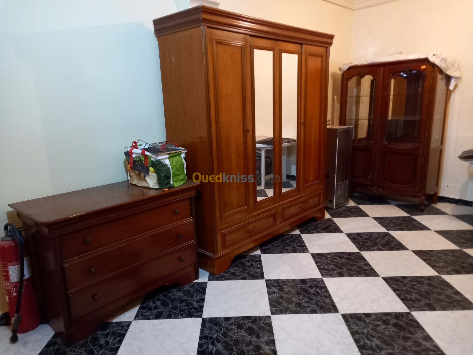 Armoire et commodes 