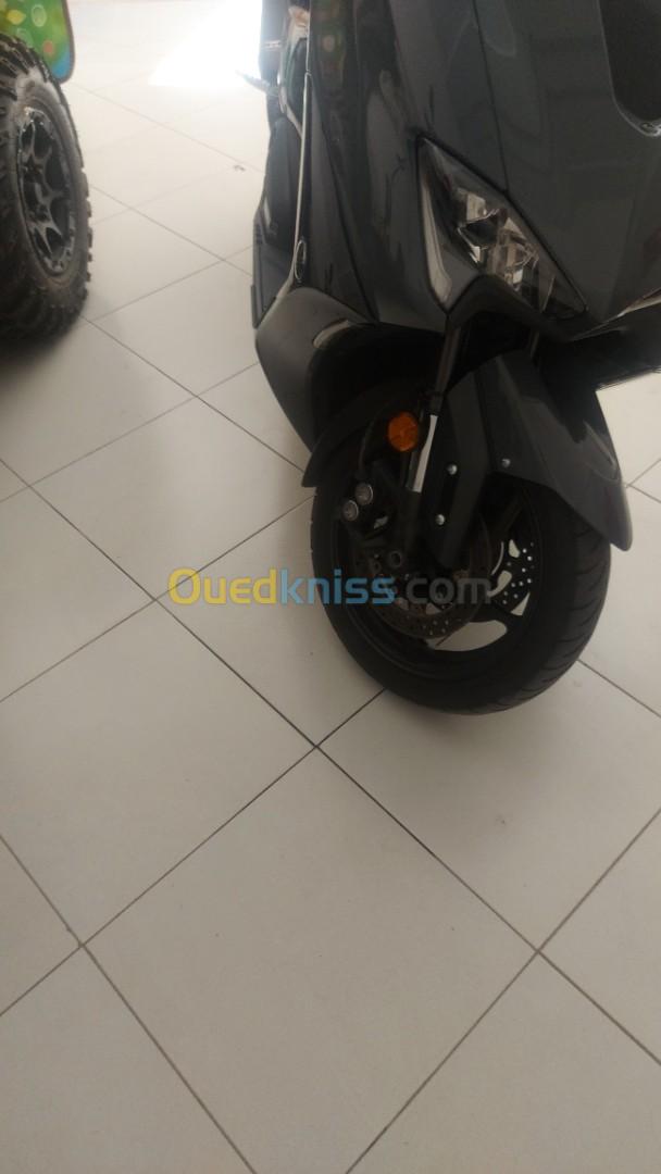 YAMAHA TMAX 560 2021