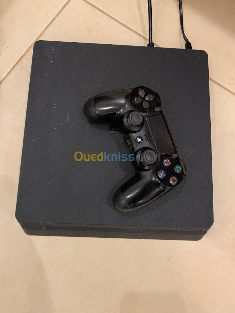 Console  ps4 slim 