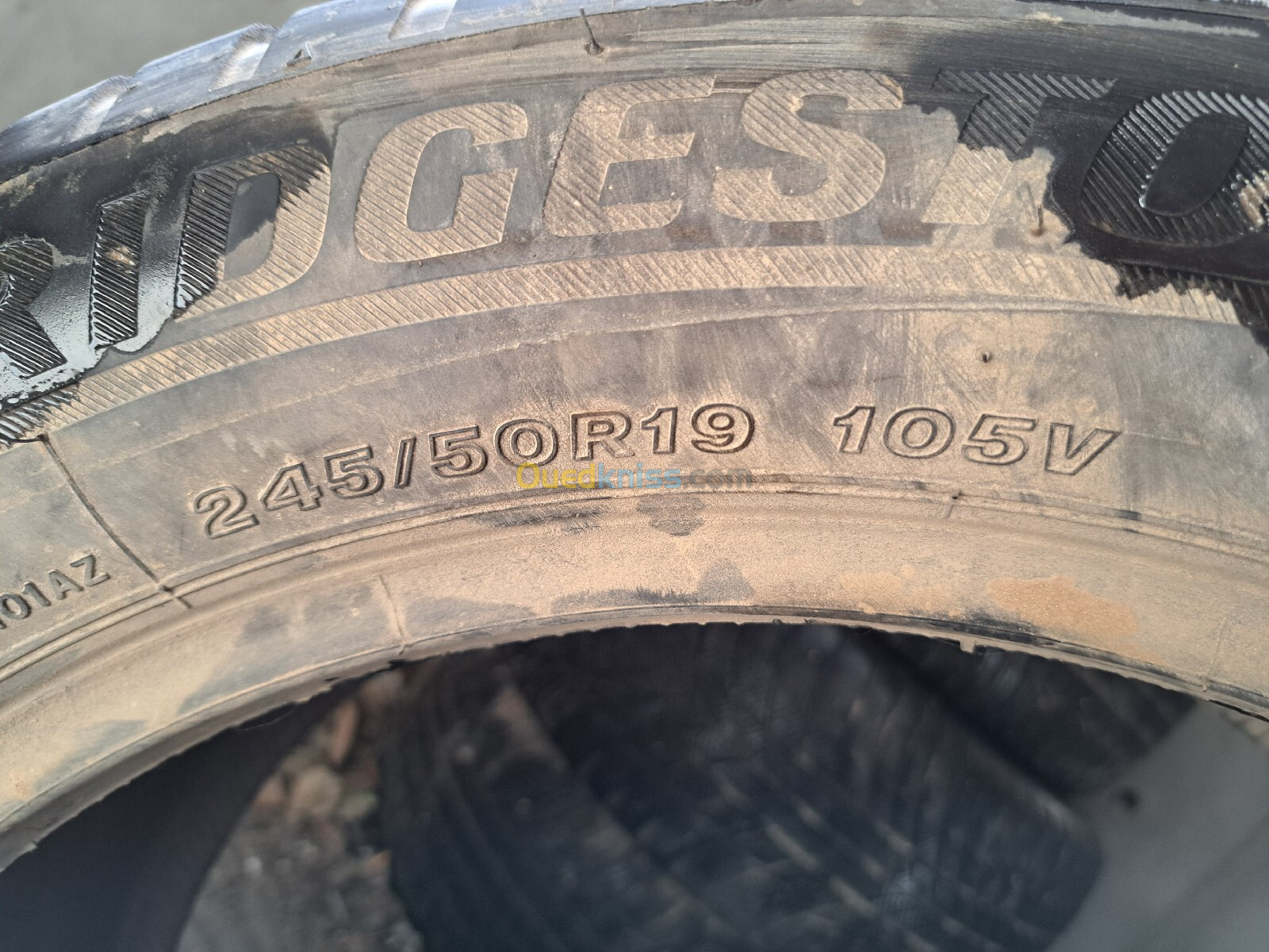 Pneus BRIDGESTONE 245/50 et pirelli235/35