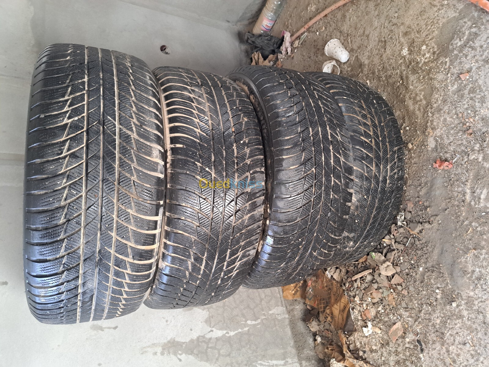 Pneus BRIDGESTONE 245/50 et pirelli235/35