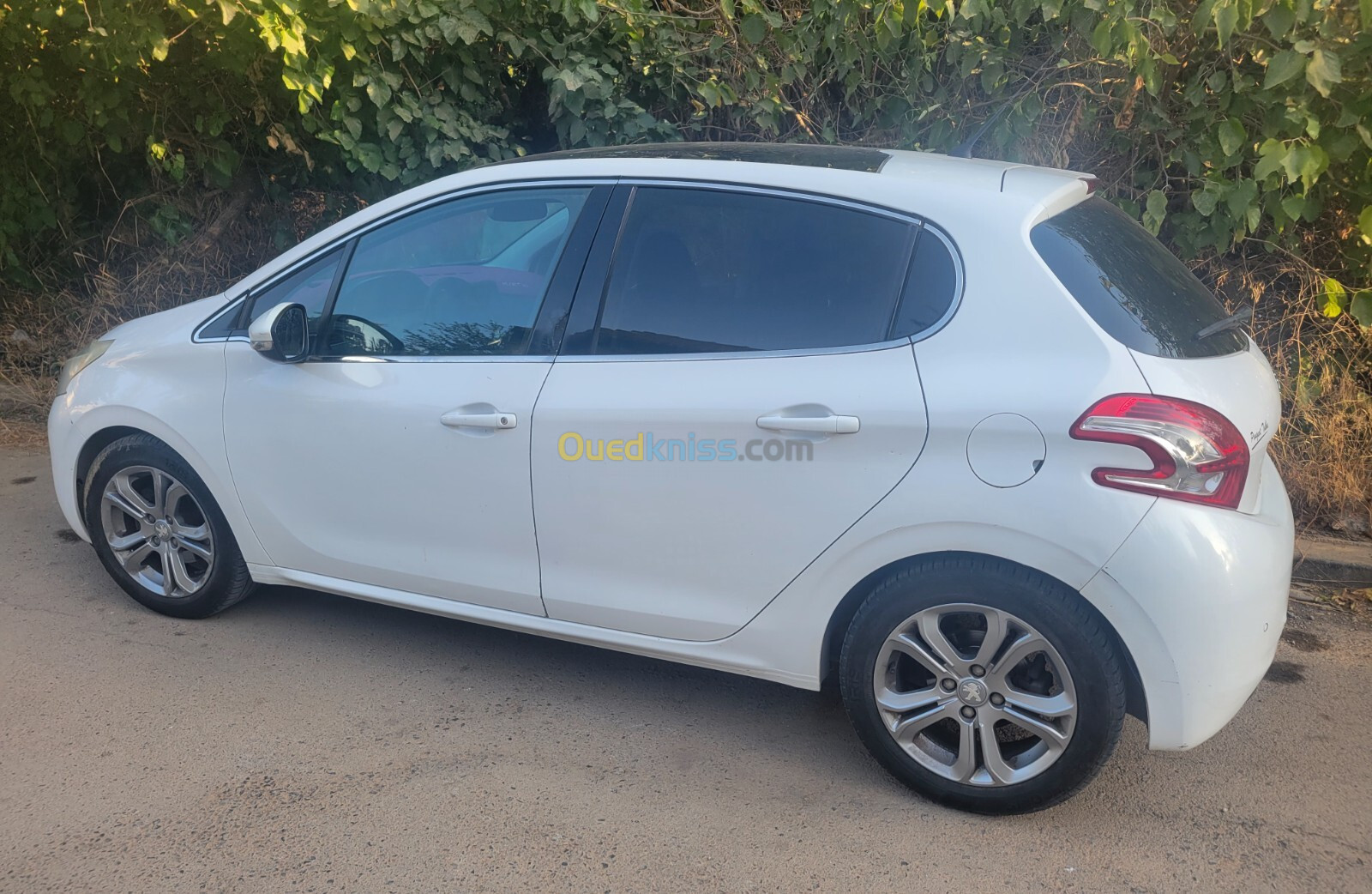 Peugeot 208 2015 Allure