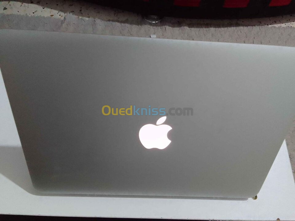 Macbook i5 2015 Early 128 ssd 8gRam 