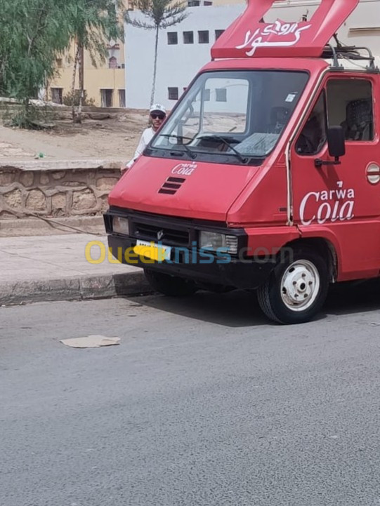 Renault Master( مطعم متنقل ) 1995