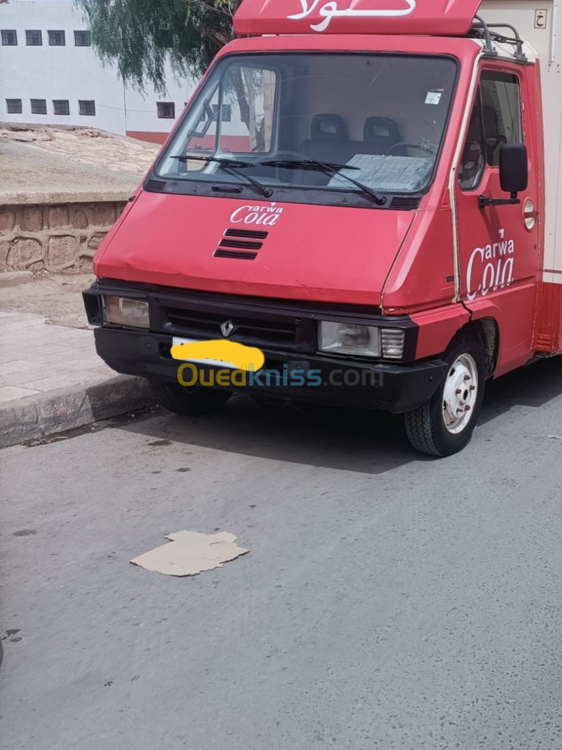 Renault Master( مطعم متنقل ) 1995