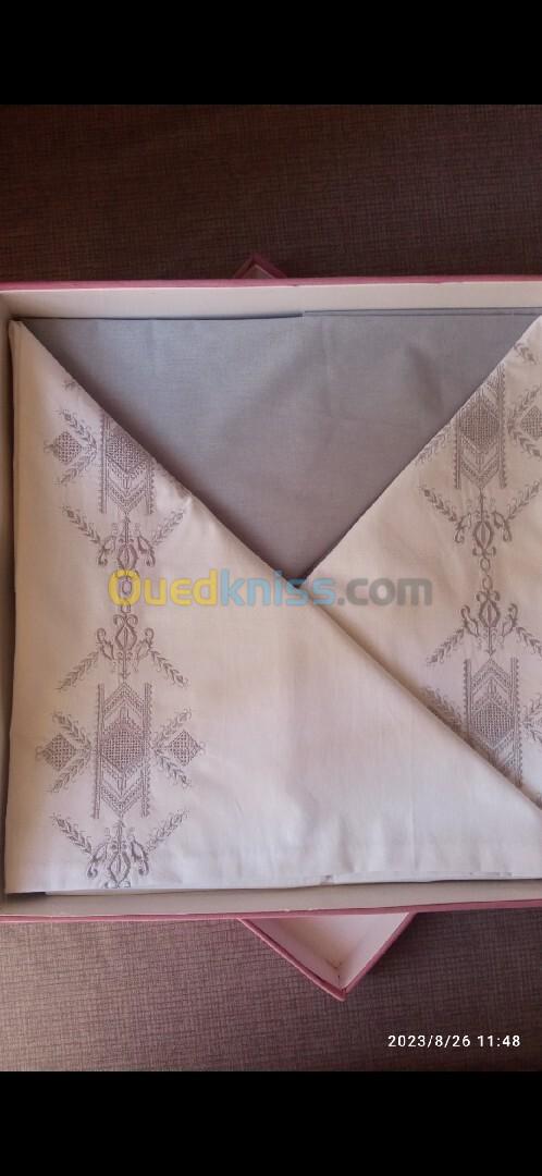 Parure de drap brodé 6 pièces 