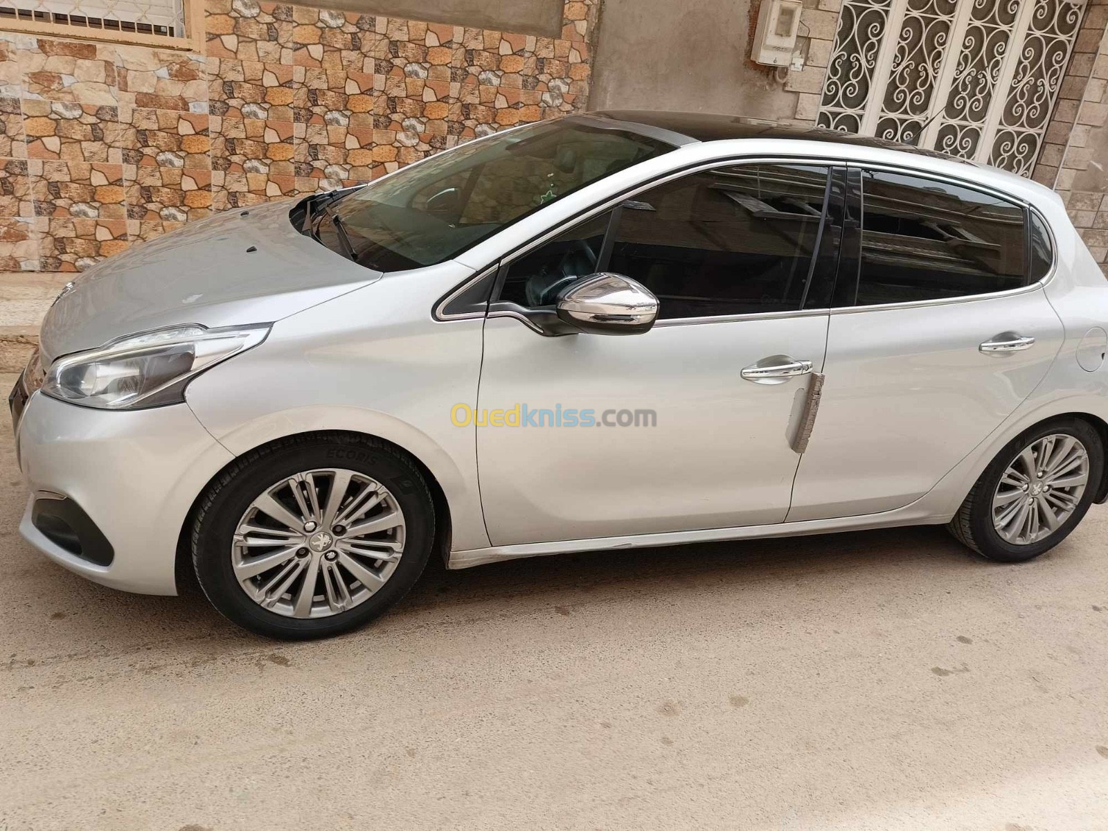 Peugeot 208 2015 Allure Facelift