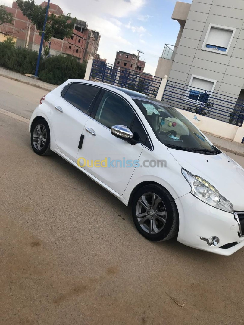 Peugeot 208 2015 Allure