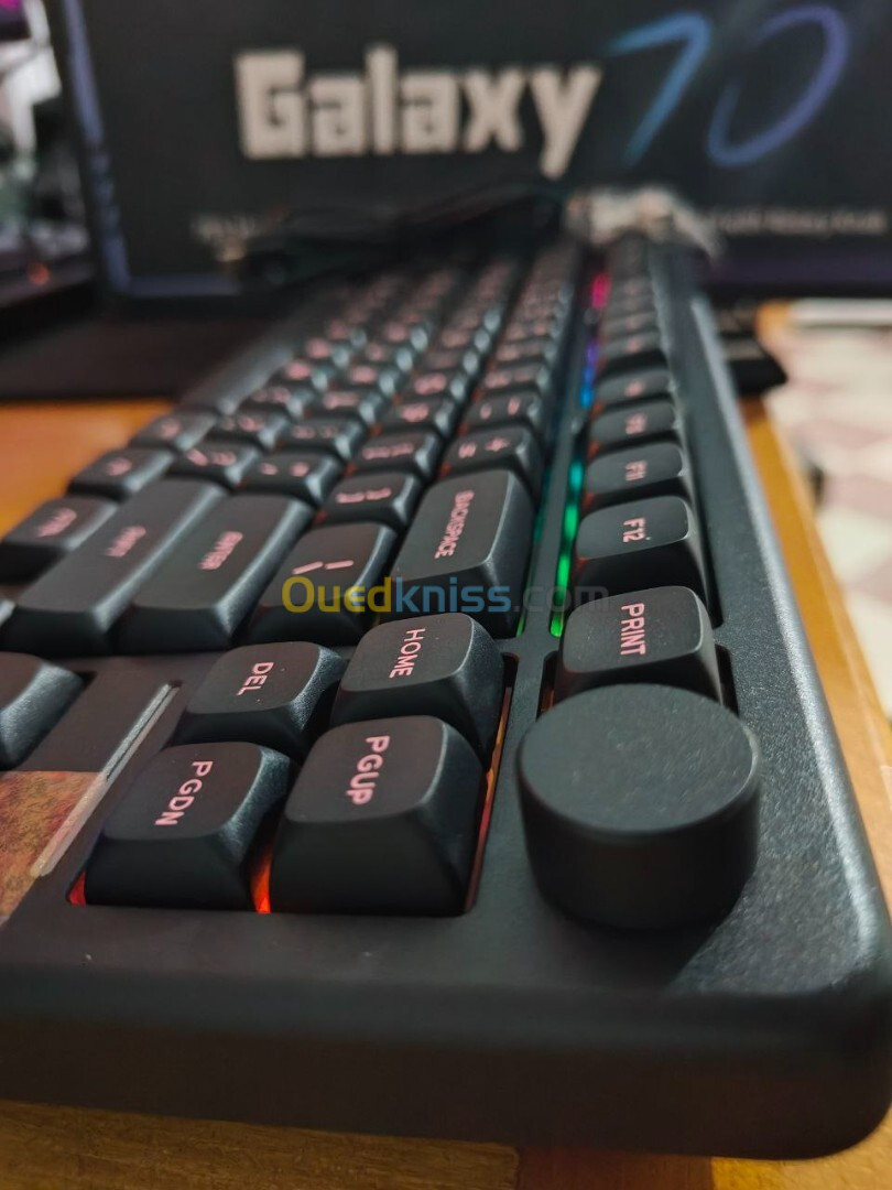 Keyboard Epomaker Galaxy70 Wired&Wireless 75%  بروفسيونال نبيع فيها بنصف السعر تقريبا