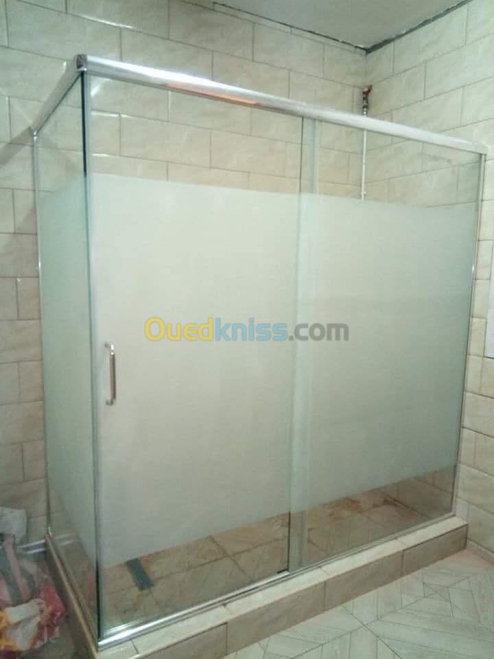 Cabine de douche, vitrines 