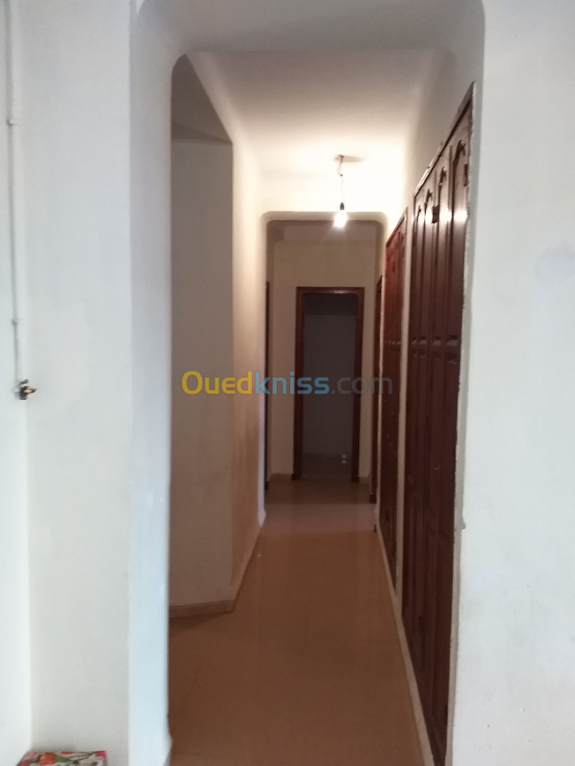 Location Appartement F4 Tipaza Khemisti