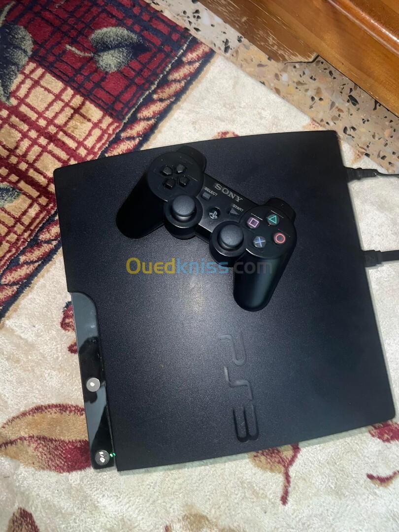 Ps3 slim mflachi w fih les jeux etat n9aya