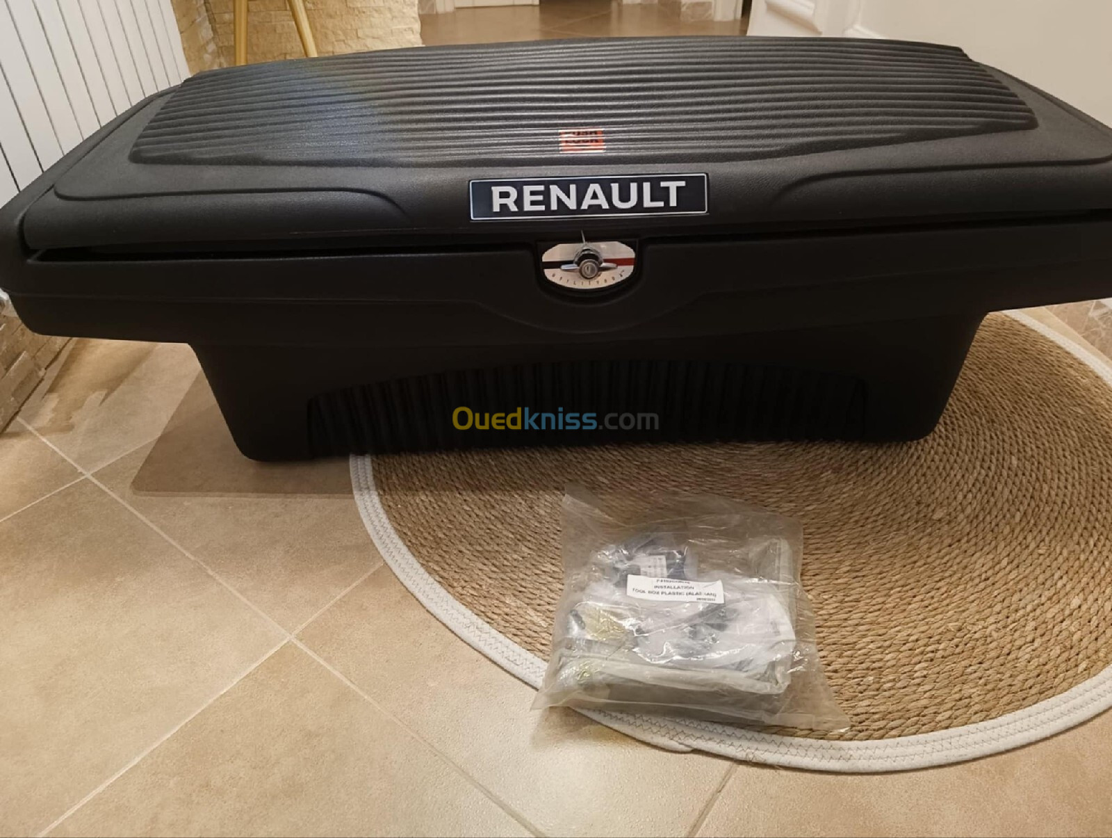 Coffre de benne Renault pick-up code 8201704729