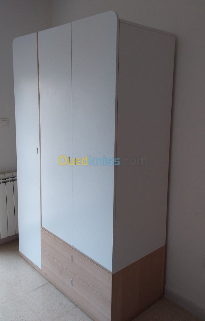 Armoire Ado, 3 portes, 2 tiroirs, Importation, Premier choix