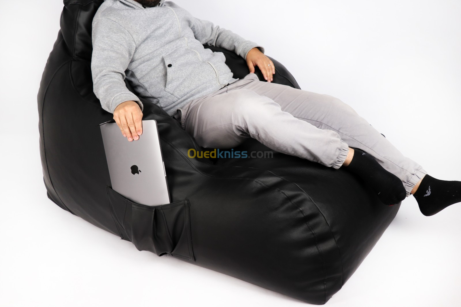 Pouf . Bean bag 