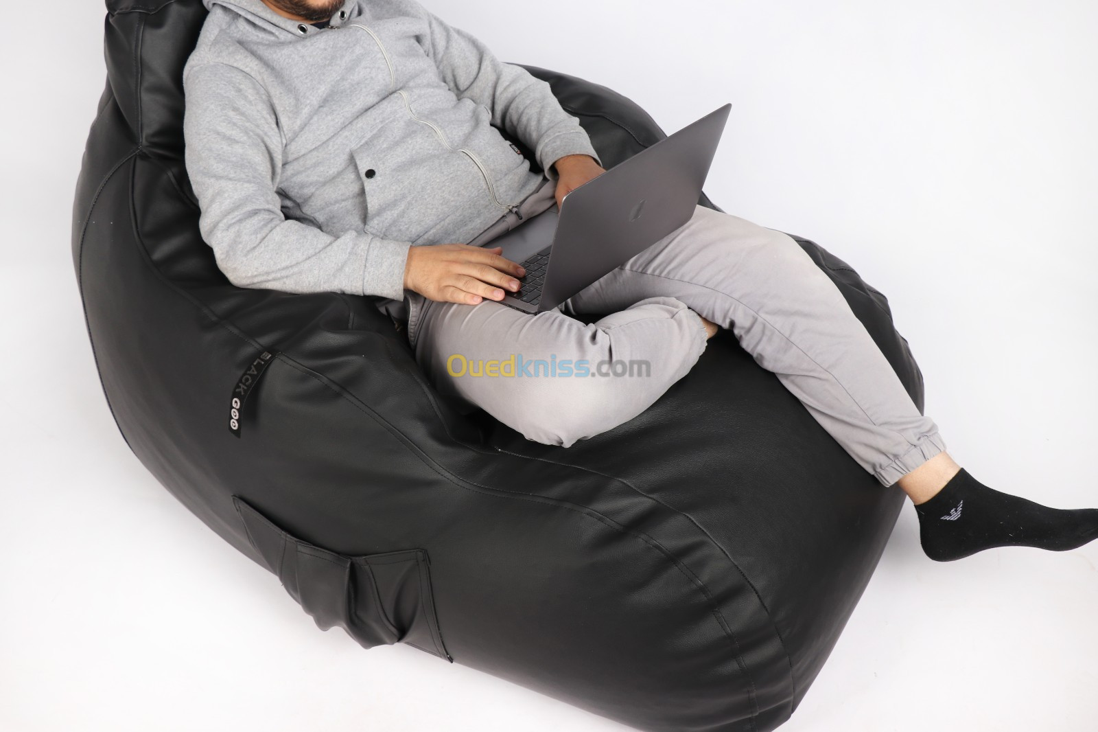 Pouf . Bean bag 