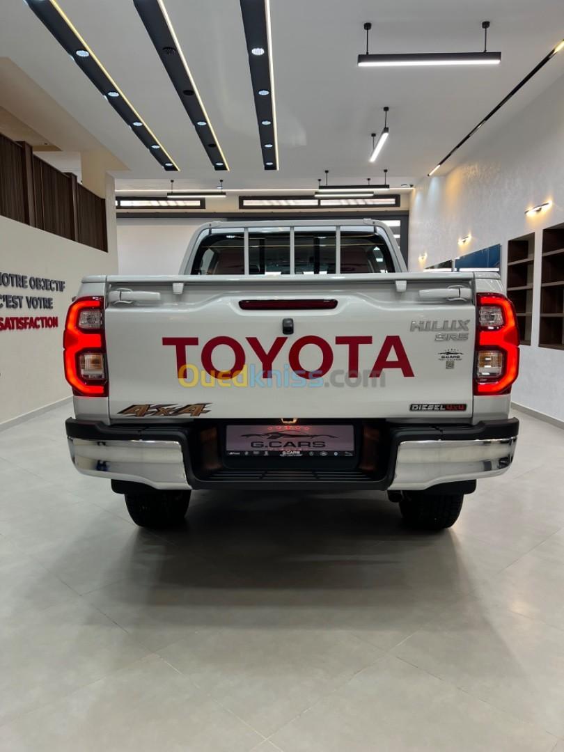 Toyota Hilux 2024 SRS 4*4