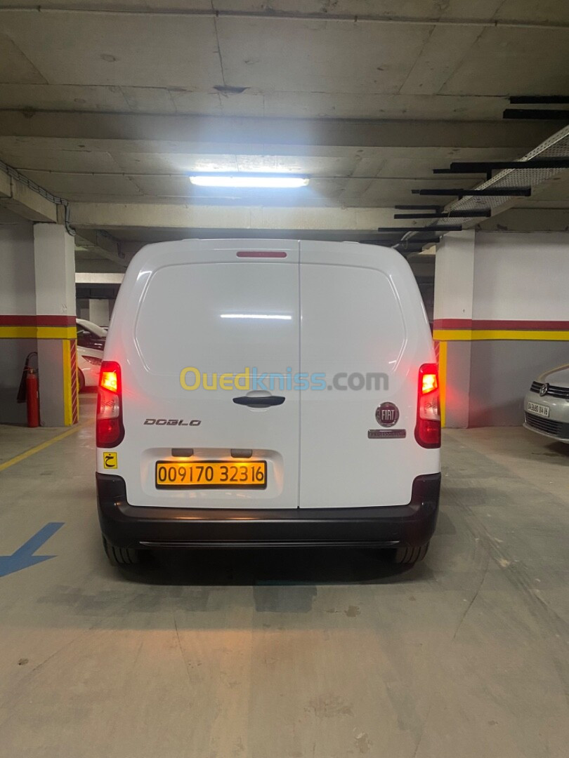 Fiat Doblo 2023 Italien