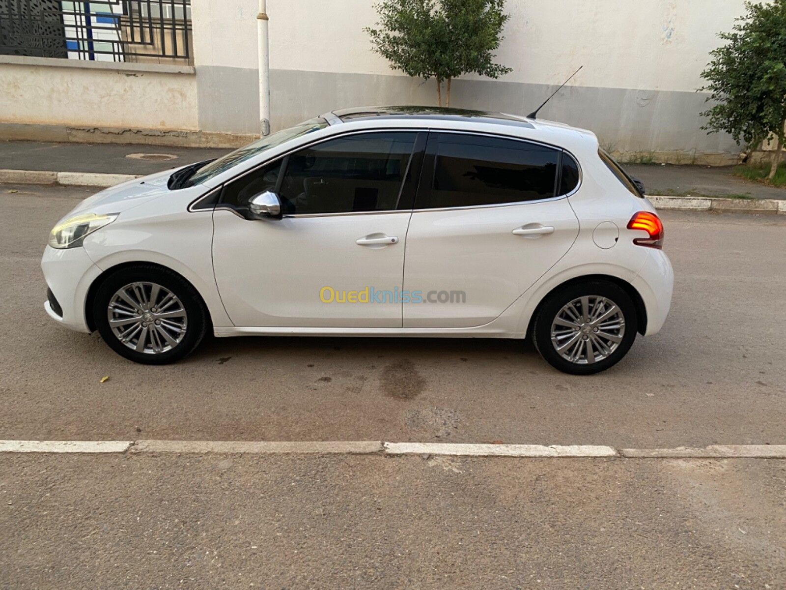 Peugeot 208 2016 Allure Facelift