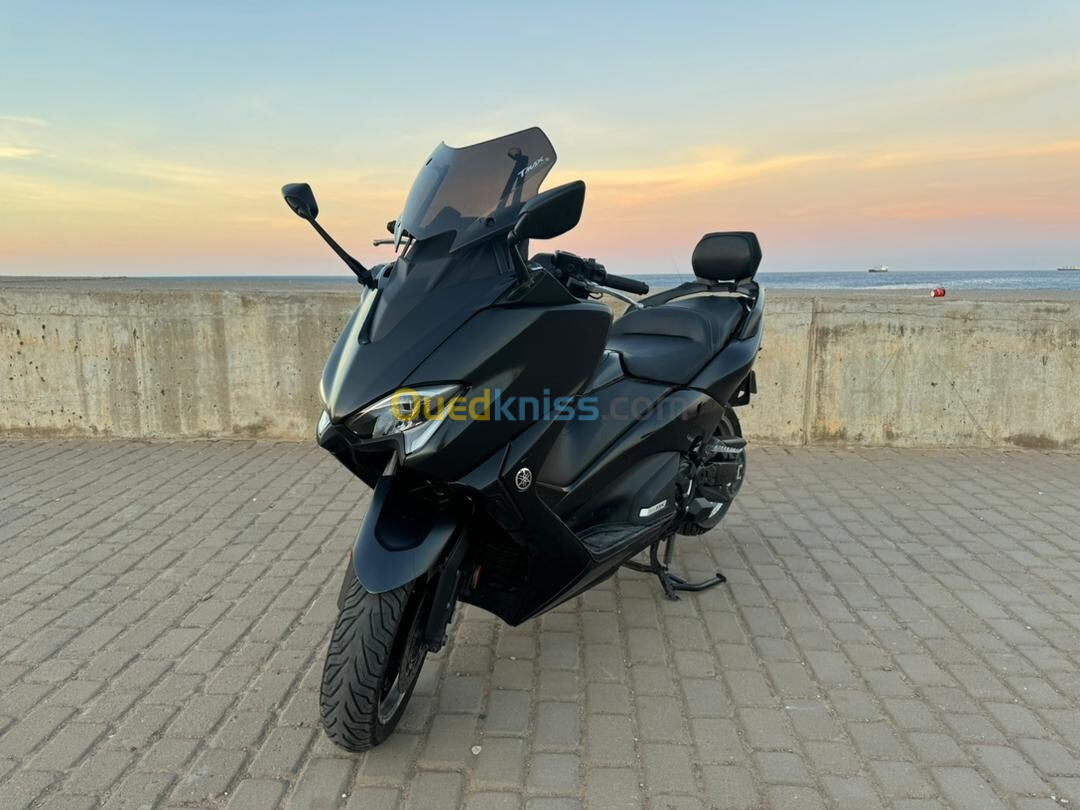 YAMAHA TMax 