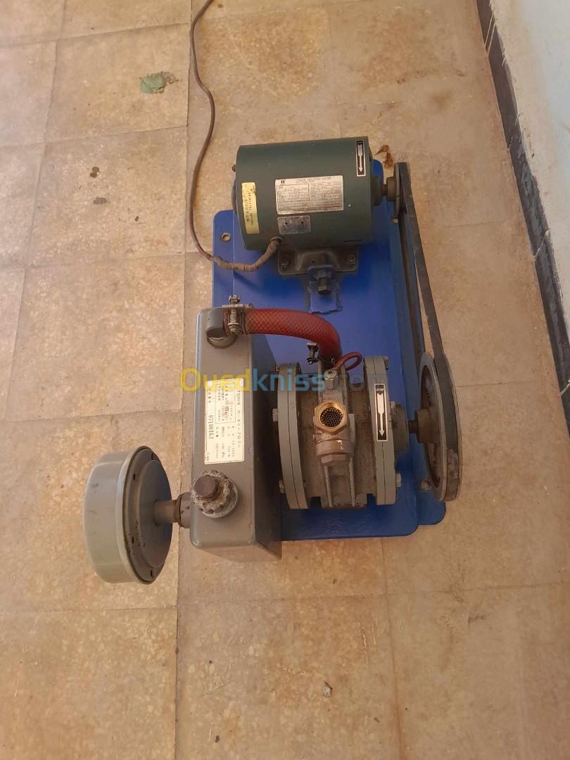 pompe a vide "Vacuum compressor 200 liters minute 250 watts 220 volts Japanese brand"