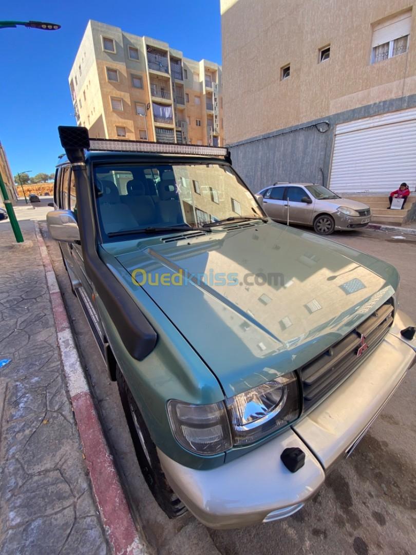 Mitsubishi Pajero Court 2000 V6 3000