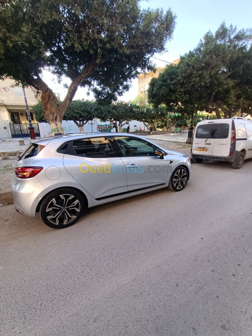 Renault Clio 5 2022 Lutécia