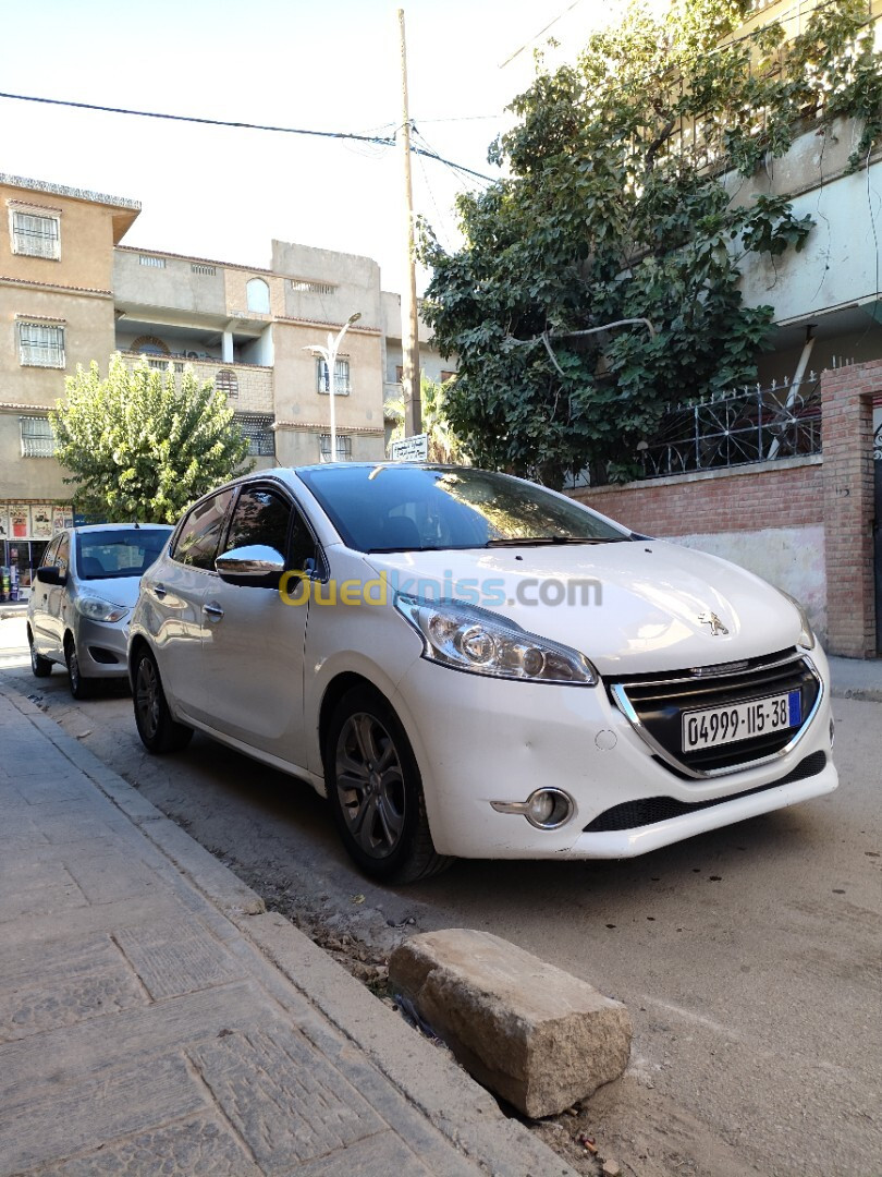 Peugeot 208 2015 Allure