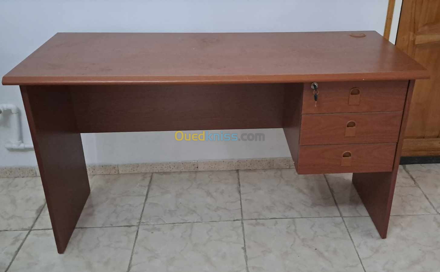 Bureau 145x64