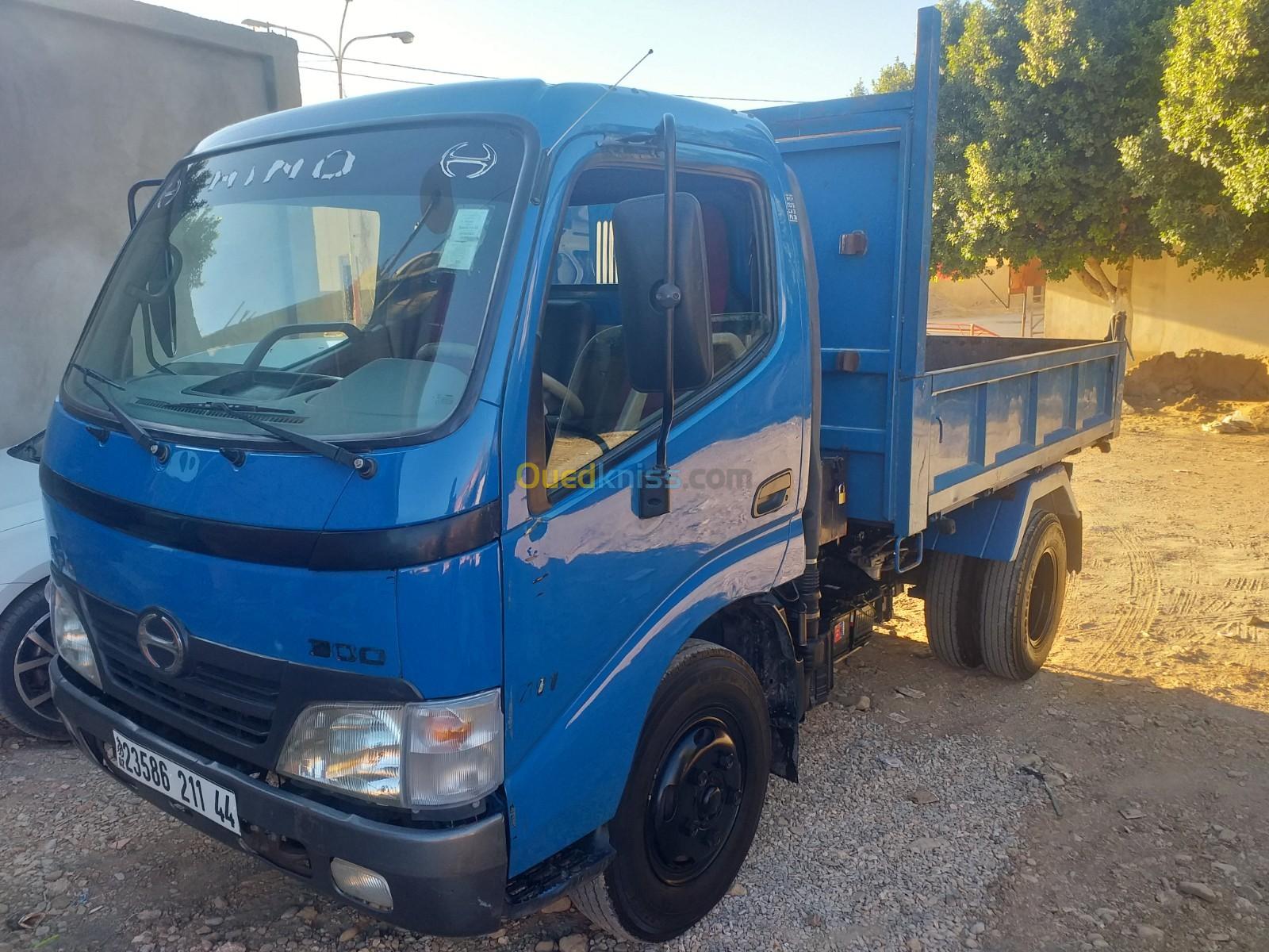 Hino 611 2011