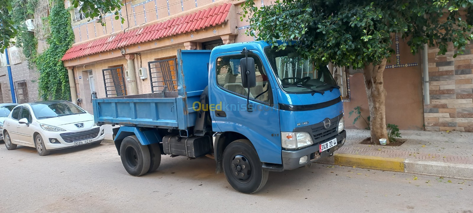 Hino 611 2012