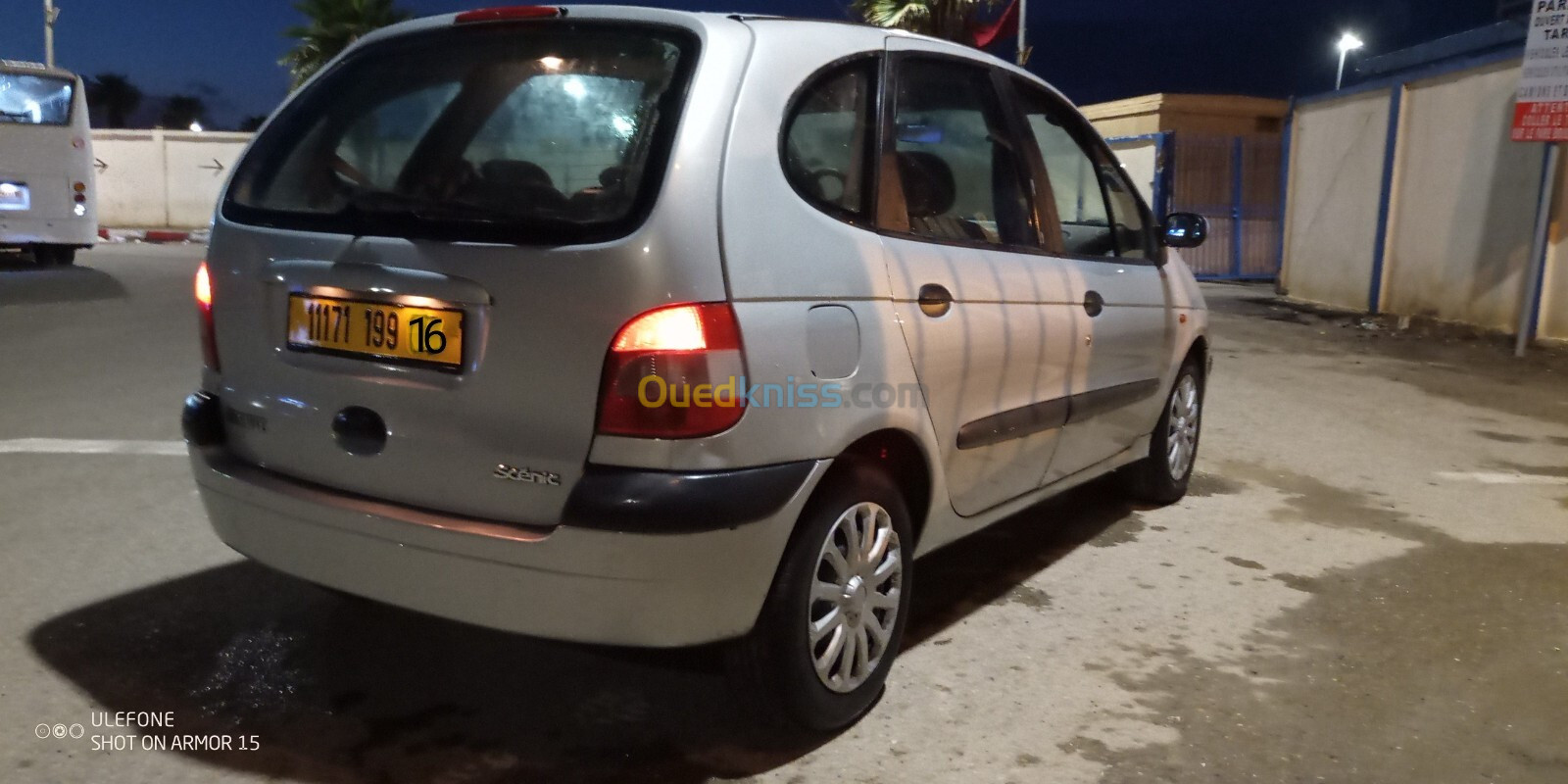 Renault Scenic 1999 Scénic Essence ملبسة مشيا 208000  موتور 1.6 16V