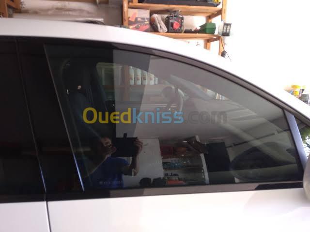 je cherche vitre fumer original Porsche Macan