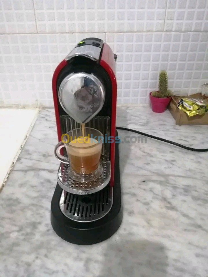 Cafetière Nespresso krups citiz fabrication suisse 