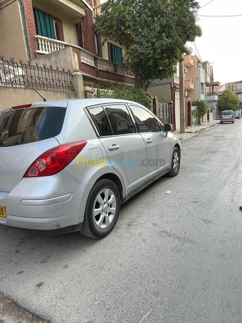 Nissan Tiida 4 portes 2011 Nedhifa