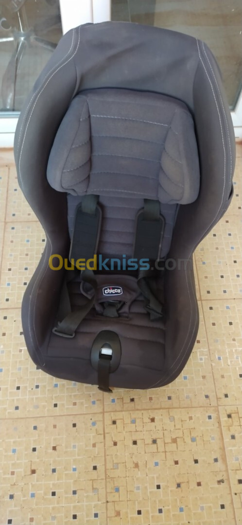 Siège Bébé et enfant Siège Auto Marque Chicco bon état de 9 a 18 Kg