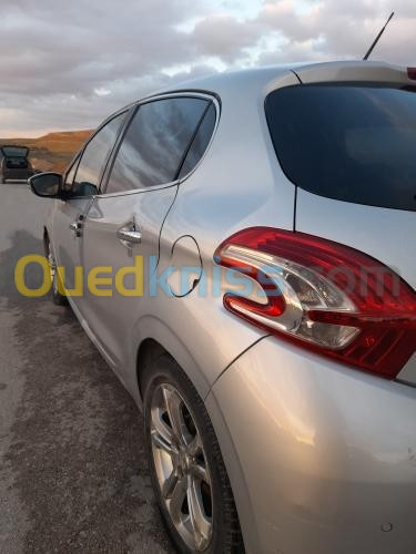 Peugeot 208 2015 Allure