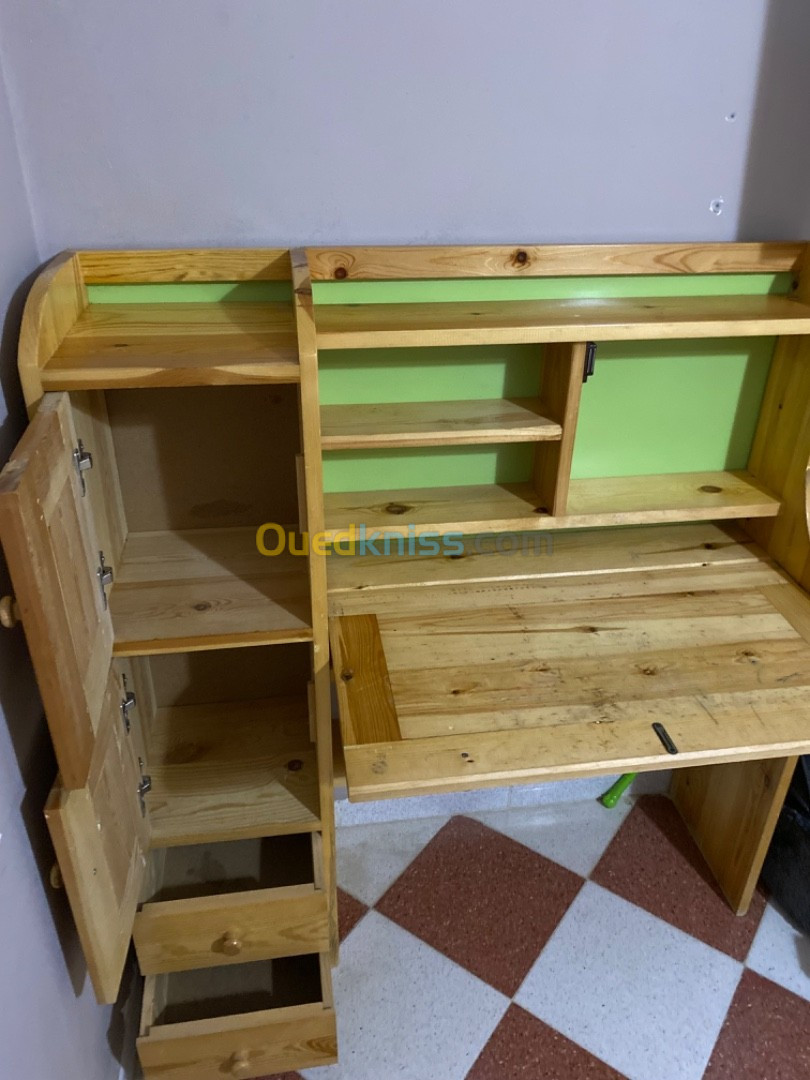 Bureau en bois rouge