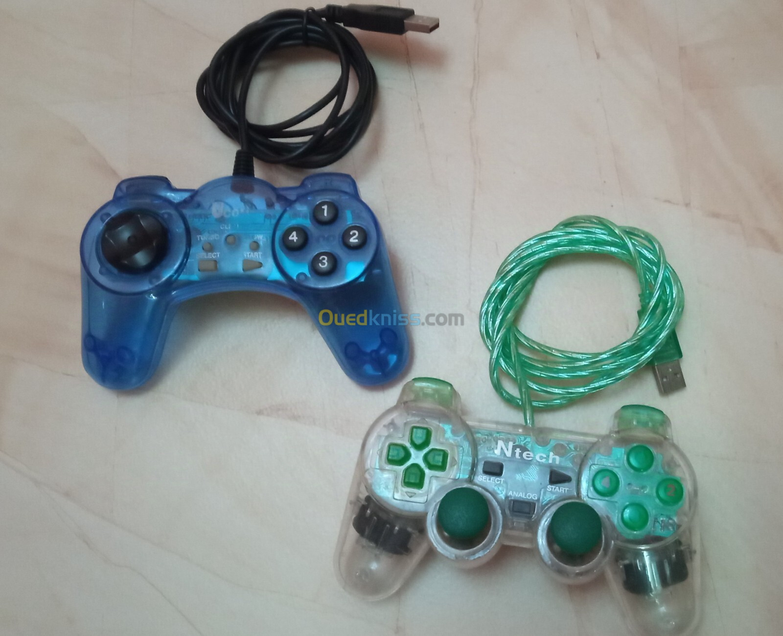 VENDRE DEUX MANETTE GAMING CABLE USB 