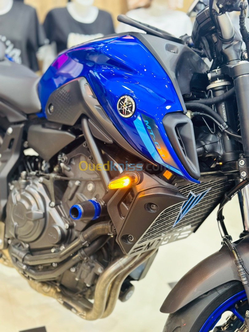 YAMAHA MT07 2023