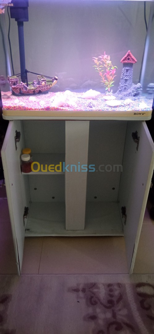 aquarium boyu et meuble 2 portes 