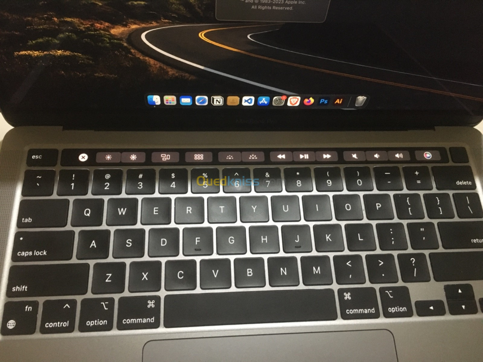 専用ほぼ未使用品 放電回数11回 箱つき美品 MacBook Pro 13 - MacBook本体
