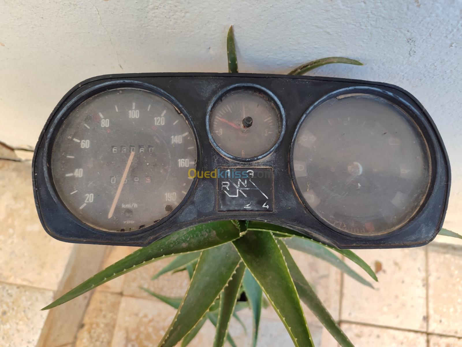 Compteur Audi 80 B1 VW Passat 