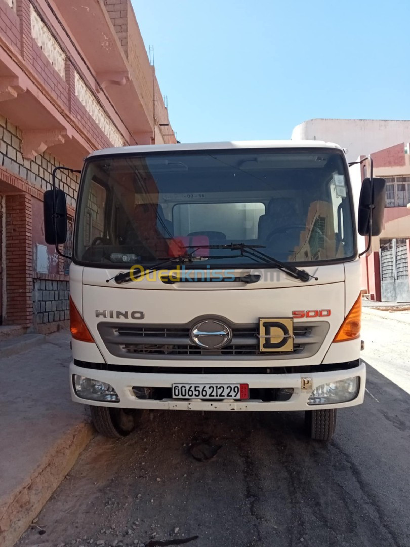 1521 Hino 2012