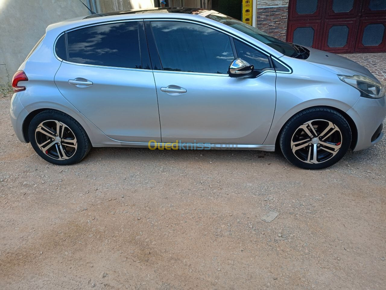 Peugeot 208 2015 Allure Facelift