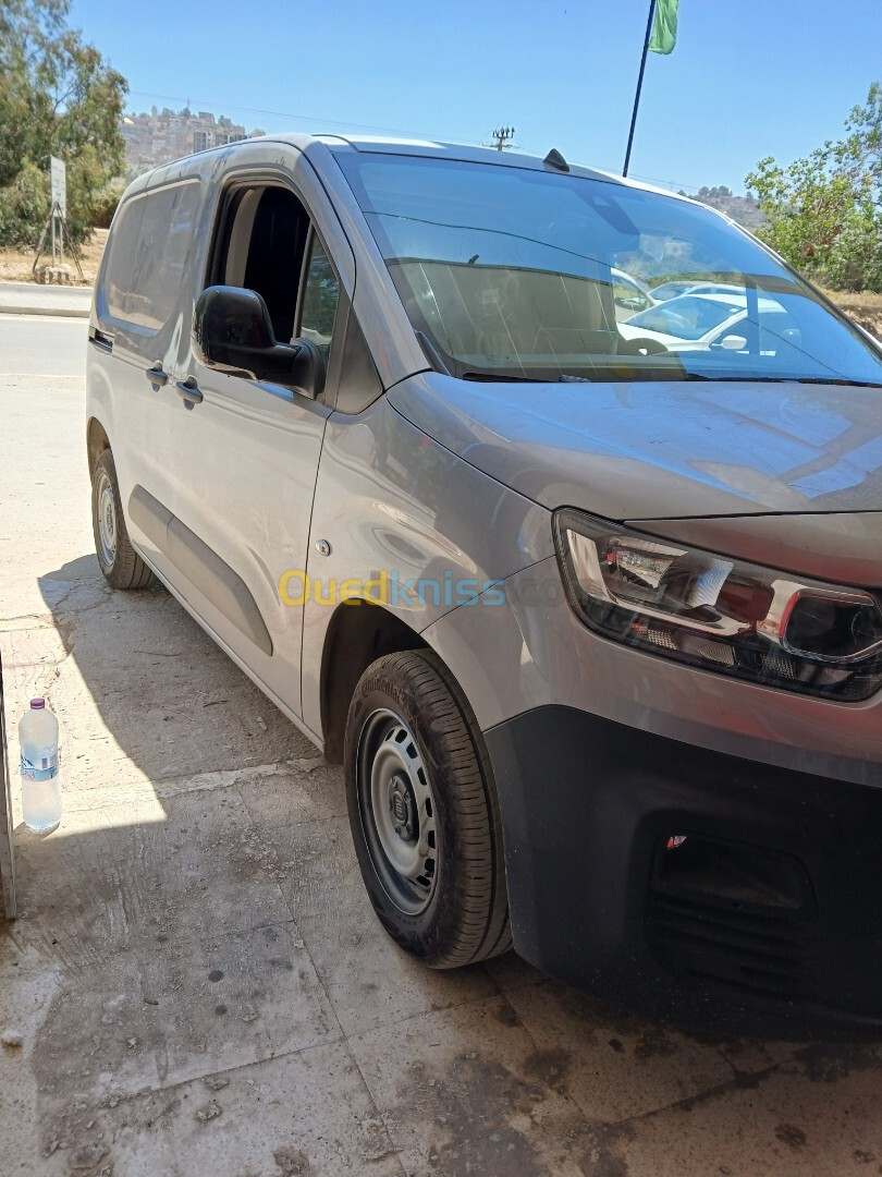 Fiat Doblo 2024 .