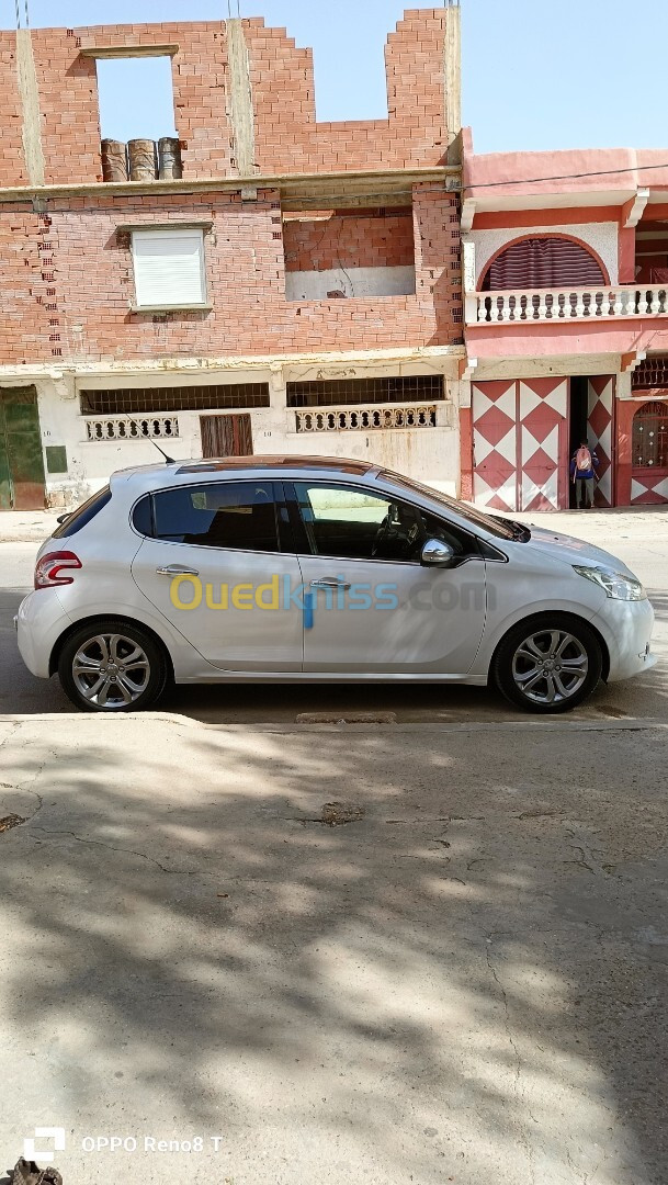 Peugeot 208 2015 Allure