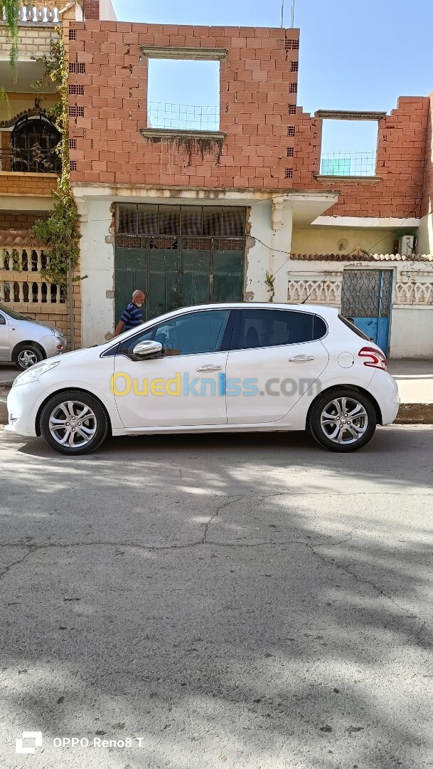 Peugeot 208 2015 Allure